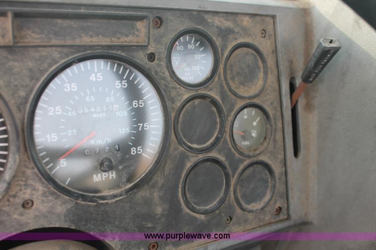 image for item H8386 1997 Mack CH613 semi truck