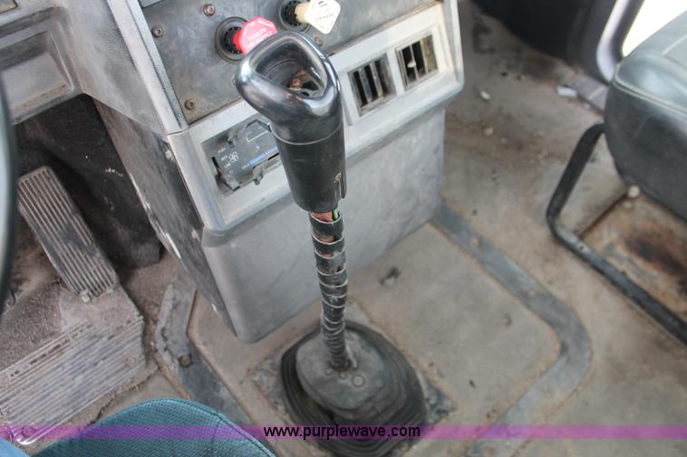 image for item H8386 1997 Mack CH613 semi truck