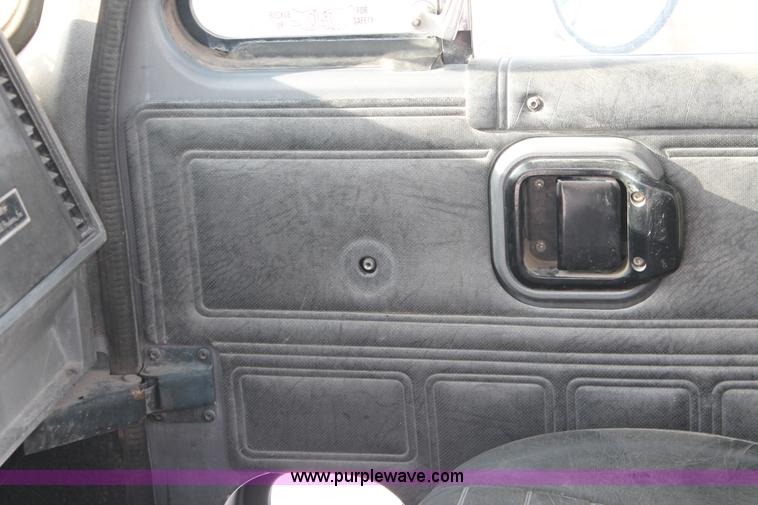 image for item H8386 1997 Mack CH613 semi truck