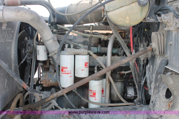 image for item H8386 1997 Mack CH613 semi truck