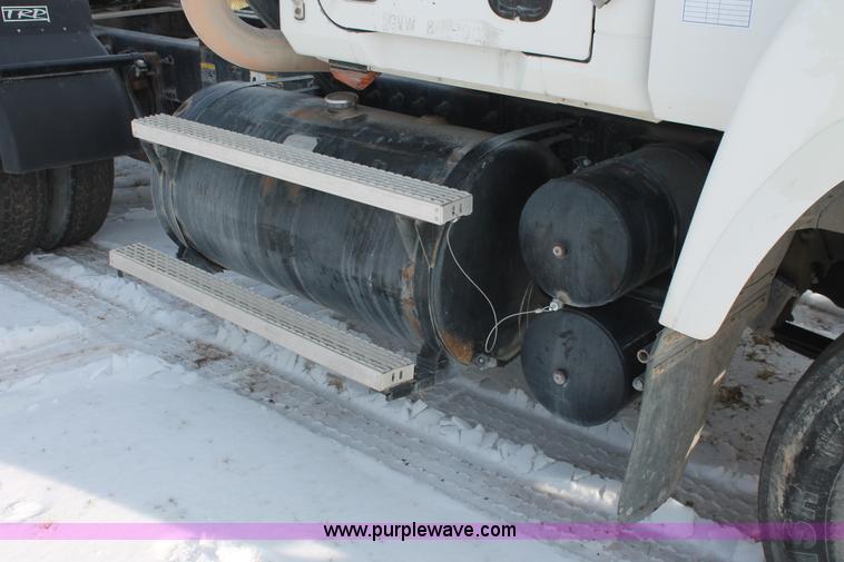 image for item H8386 1997 Mack CH613 semi truck