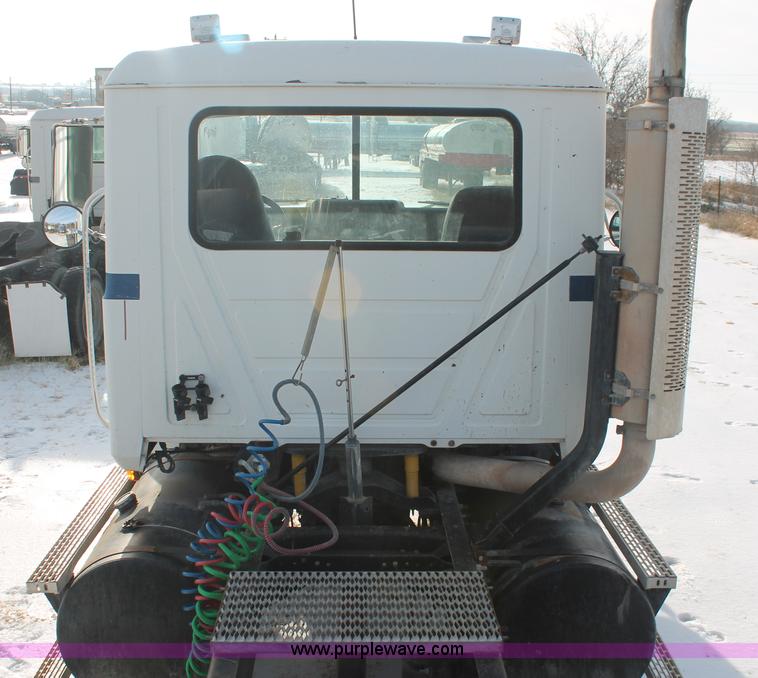 image for item H8386 1997 Mack CH613 semi truck