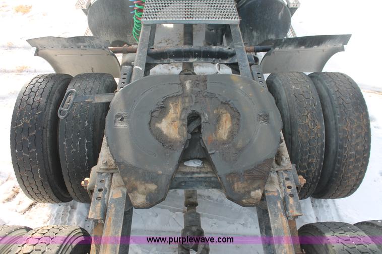 image for item H8386 1997 Mack CH613 semi truck