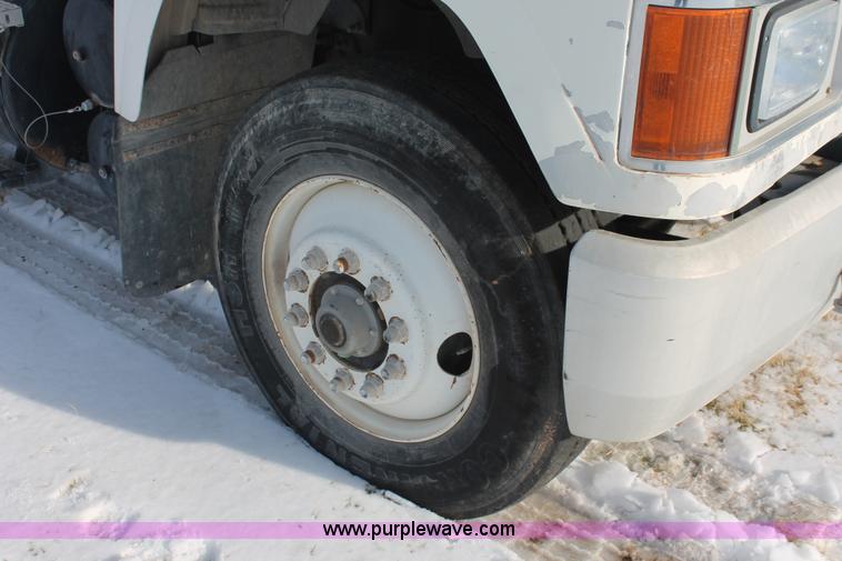 image for item H8386 1997 Mack CH613 semi truck