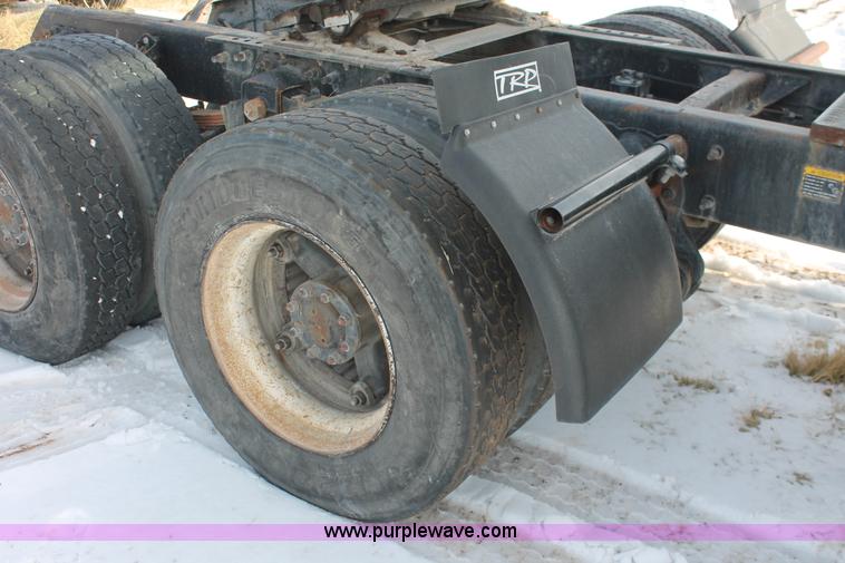 image for item H8386 1997 Mack CH613 semi truck