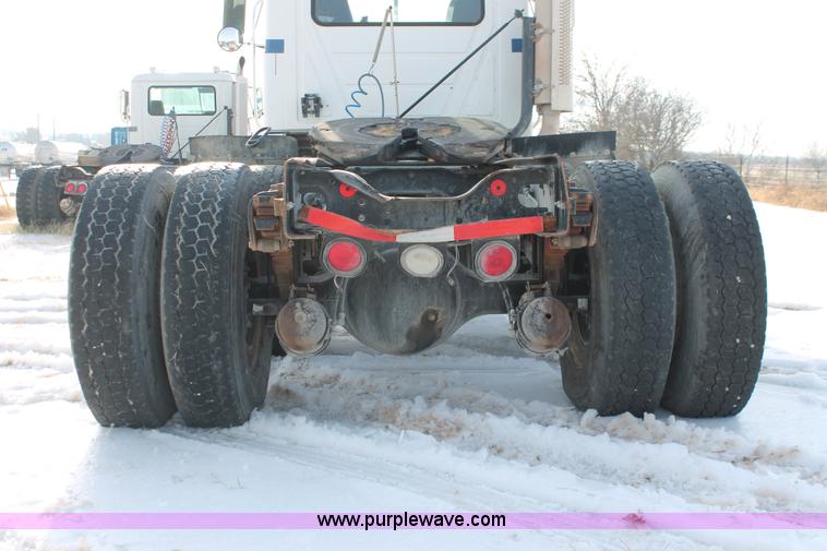 image for item H8386 1997 Mack CH613 semi truck