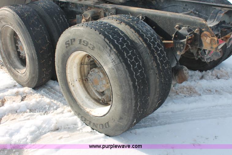 image for item H8386 1997 Mack CH613 semi truck