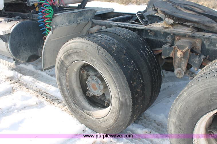 image for item H8386 1997 Mack CH613 semi truck