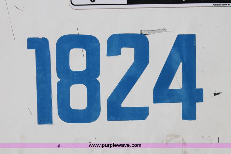 image for item H8386 1997 Mack CH613 semi truck