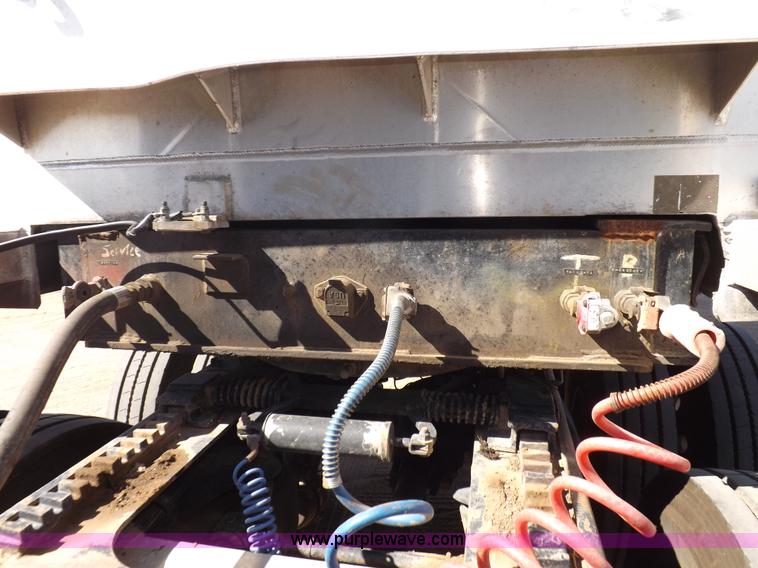 image for item I7584 2000 Mack end dump trailer