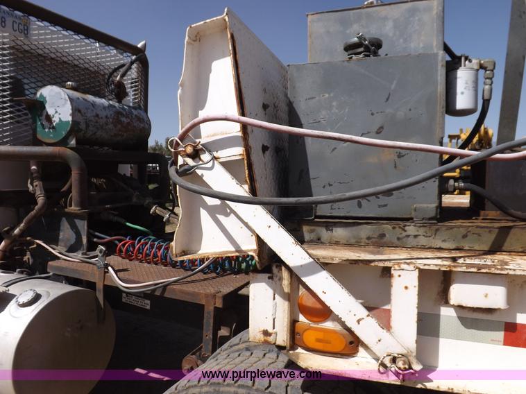 image for item I8481 1984 Wilson MovAll hydraulic trailer