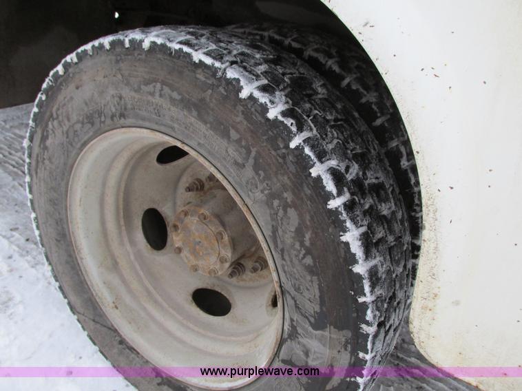 image for item G9181 2005 Ford F550 service truck