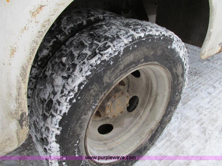 image for item G9181 2005 Ford F550 service truck