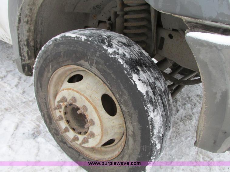 image for item G9181 2005 Ford F550 service truck