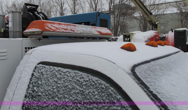 image for item G9181 2005 Ford F550 service truck