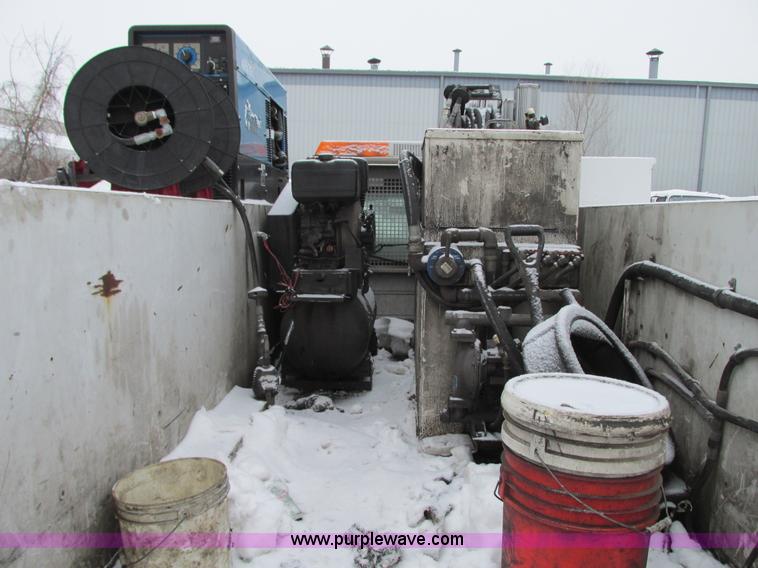 image for item G9181 2005 Ford F550 service truck