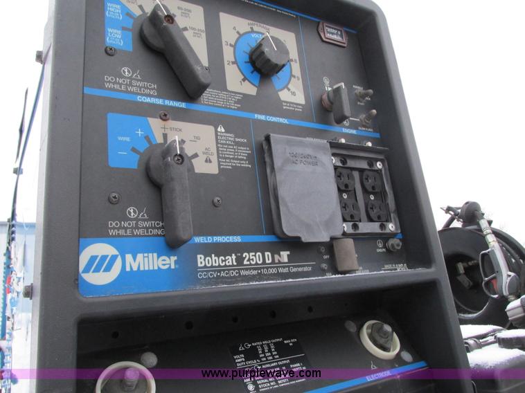 image for item G9181 2005 Ford F550 service truck