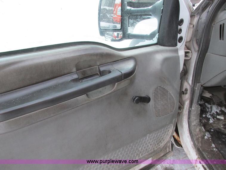 image for item G9181 2005 Ford F550 service truck