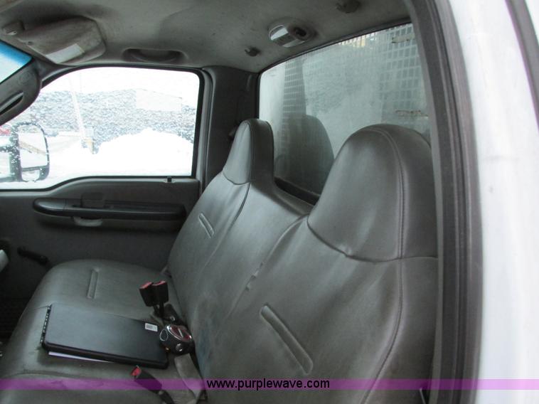 image for item G9181 2005 Ford F550 service truck