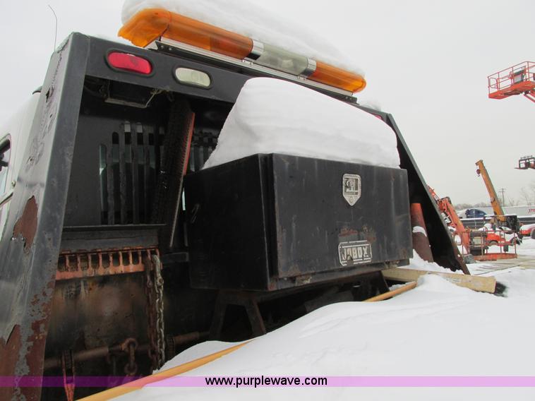 image for item G9185 2006 Freightliner Business Class M2 rollback truck