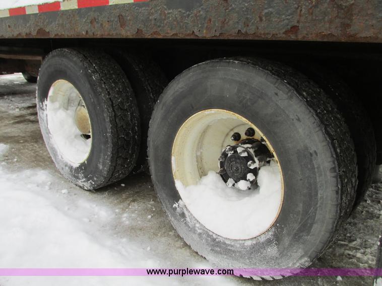 image for item G9185 2006 Freightliner Business Class M2 rollback truck