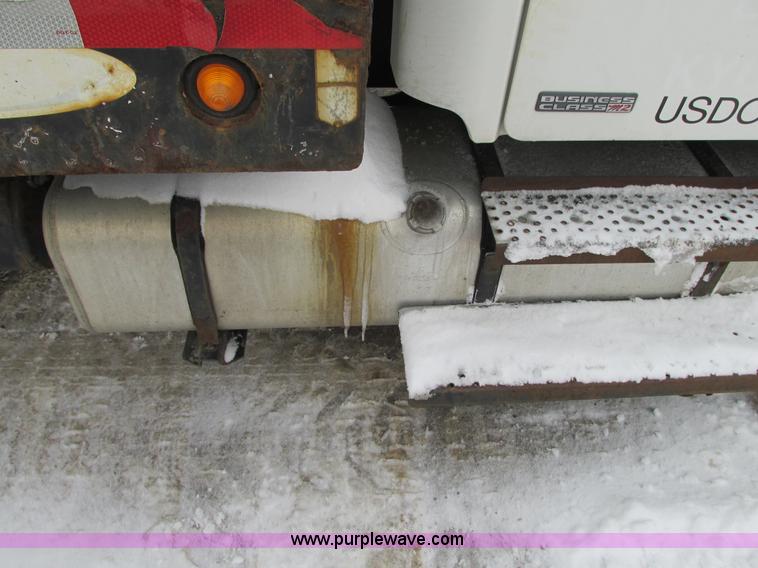 image for item G9185 2006 Freightliner Business Class M2 rollback truck