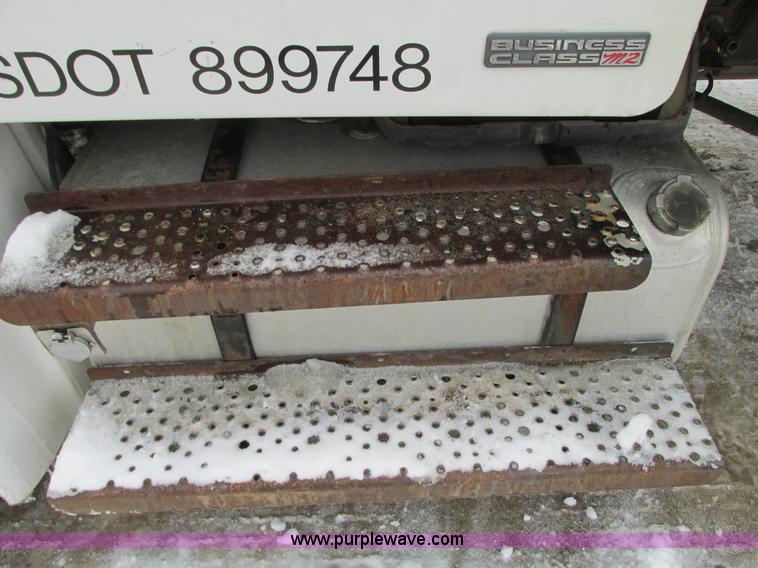 image for item G9185 2006 Freightliner Business Class M2 rollback truck