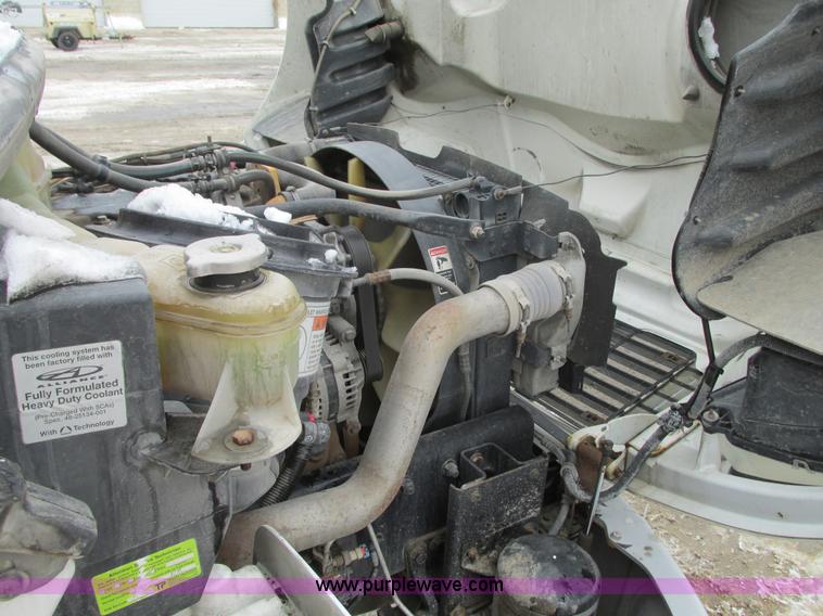 image for item G9185 2006 Freightliner Business Class M2 rollback truck