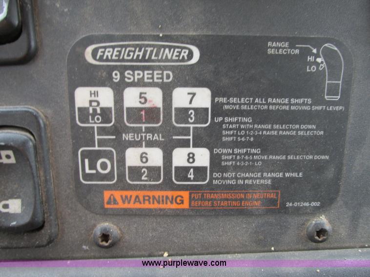image for item G9185 2006 Freightliner Business Class M2 rollback truck