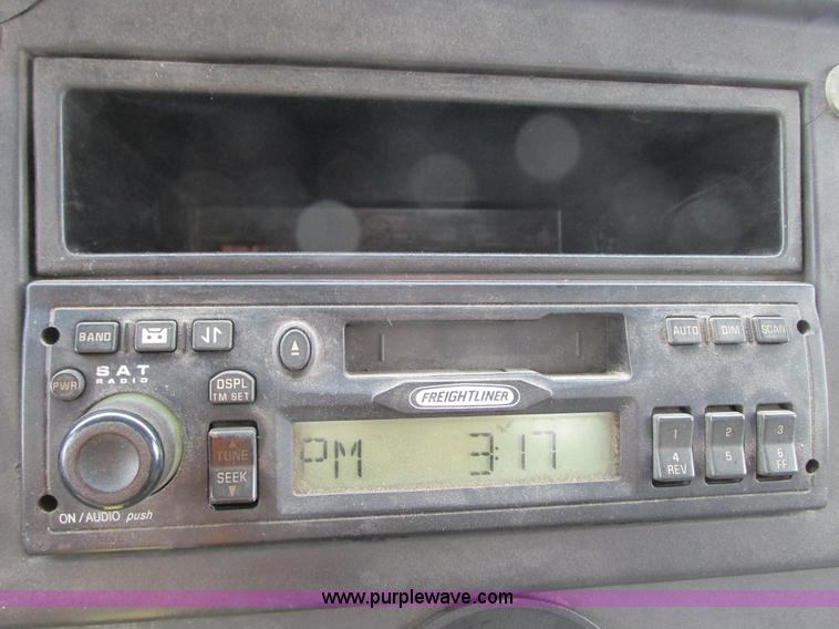 image for item G9185 2006 Freightliner Business Class M2 rollback truck