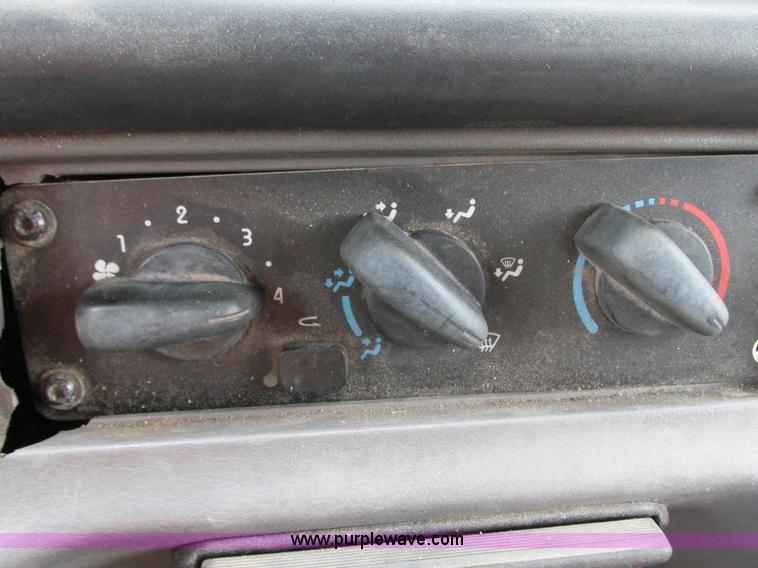 image for item G9185 2006 Freightliner Business Class M2 rollback truck