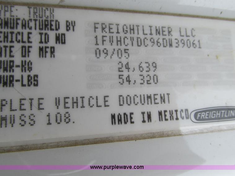image for item G9185 2006 Freightliner Business Class M2 rollback truck