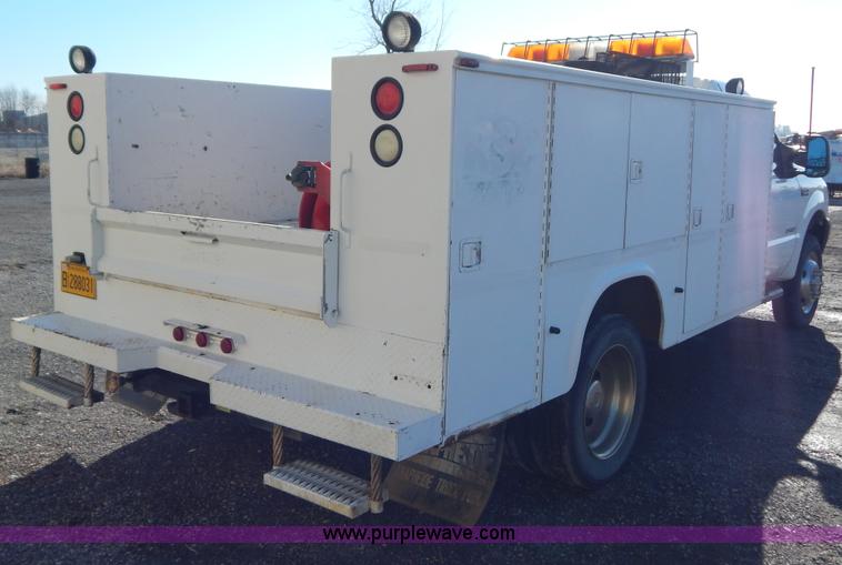 image for item H3885 2004 Ford F550 utility truck