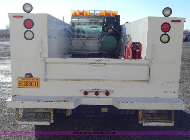 image for item H3885 2004 Ford F550 utility truck