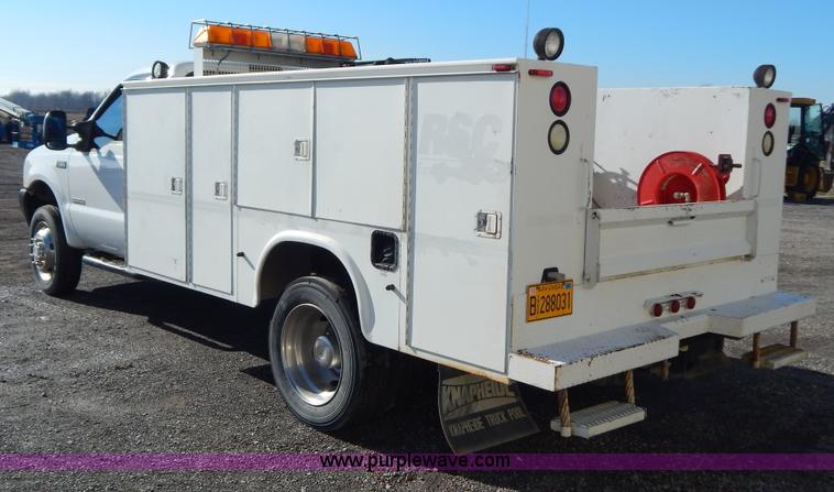 image for item H3885 2004 Ford F550 utility truck