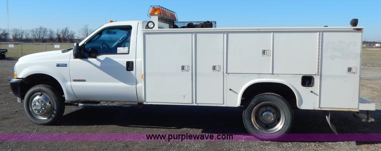 image for item H3885 2004 Ford F550 utility truck