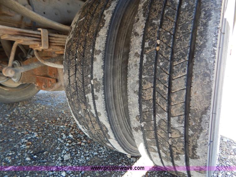 image for item H3885 2004 Ford F550 utility truck