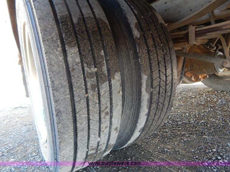 image for item H3885 2004 Ford F550 utility truck