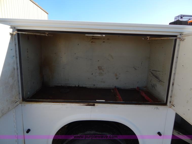 image for item H3885 2004 Ford F550 utility truck