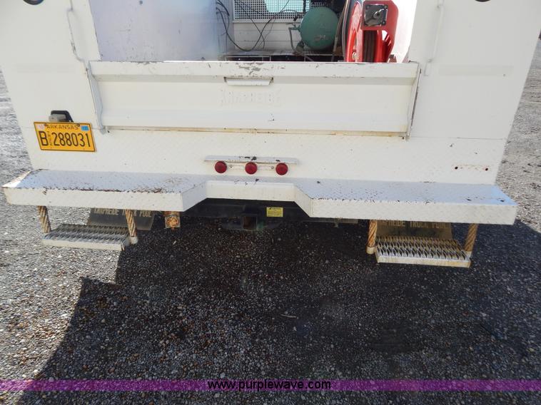 image for item H3885 2004 Ford F550 utility truck