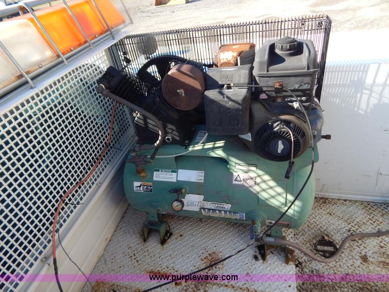 image for item H3885 2004 Ford F550 utility truck