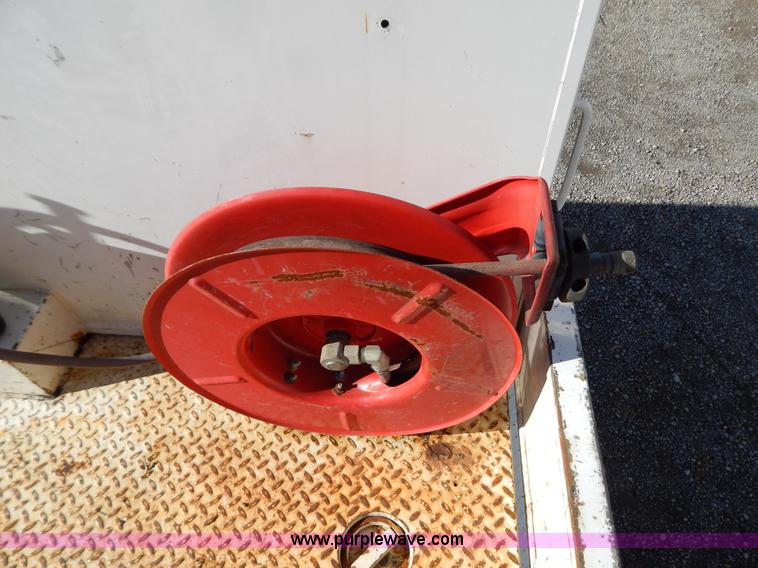 image for item H3885 2004 Ford F550 utility truck