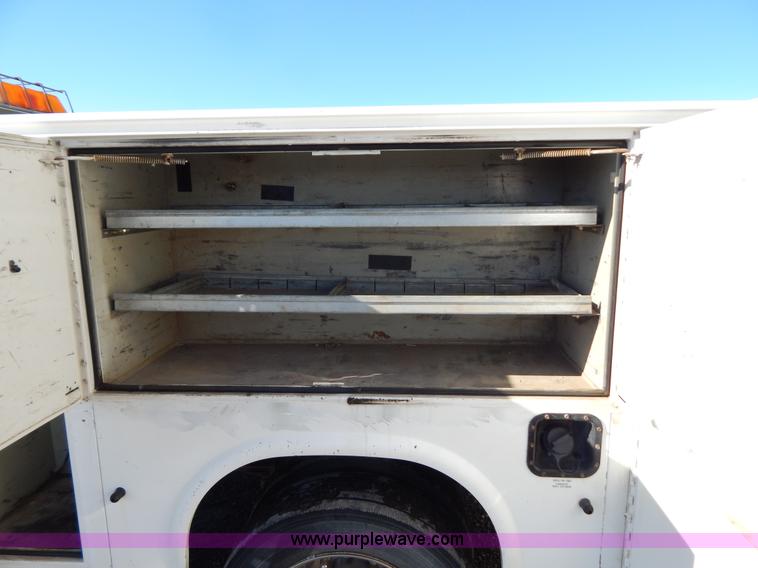 image for item H3885 2004 Ford F550 utility truck