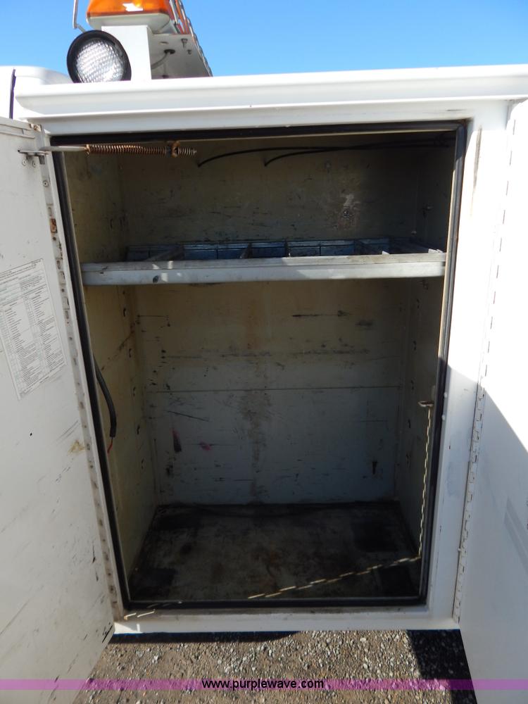 image for item H3885 2004 Ford F550 utility truck