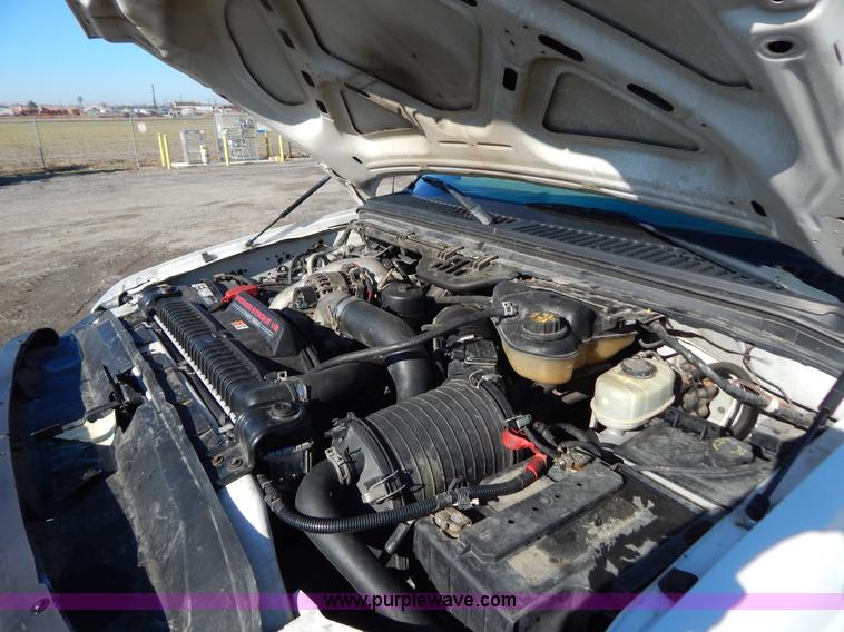 image for item H3885 2004 Ford F550 utility truck