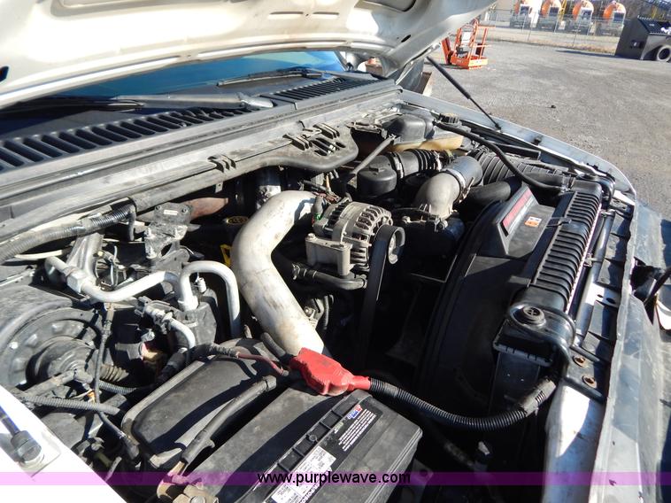 image for item H3885 2004 Ford F550 utility truck