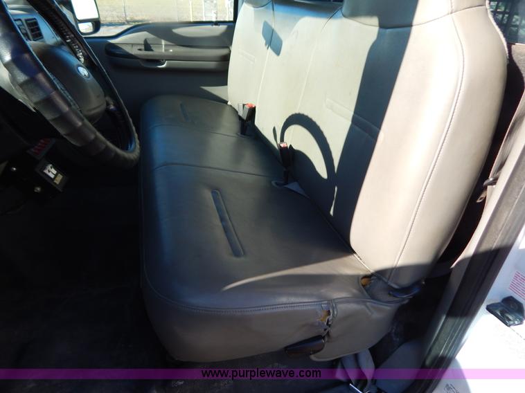 image for item H3885 2004 Ford F550 utility truck