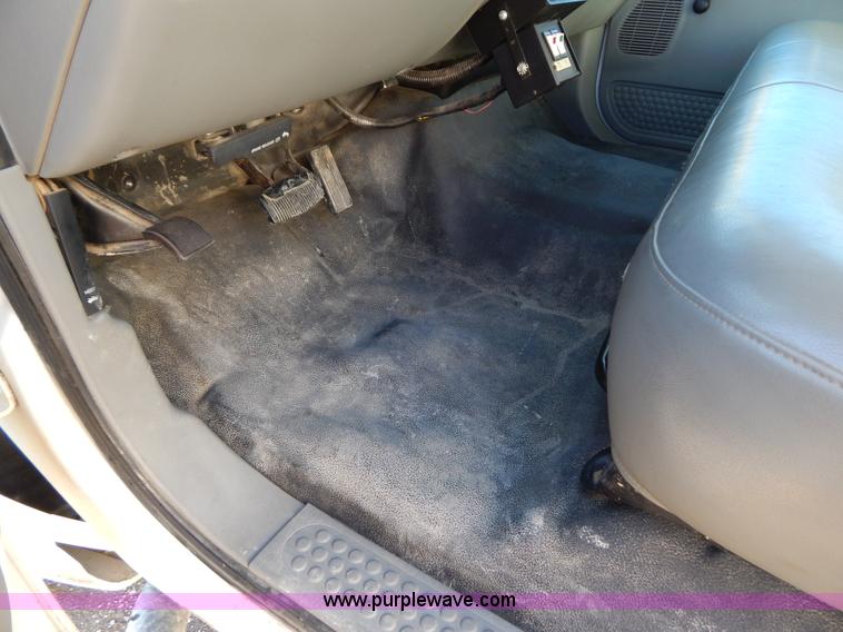 image for item H3885 2004 Ford F550 utility truck