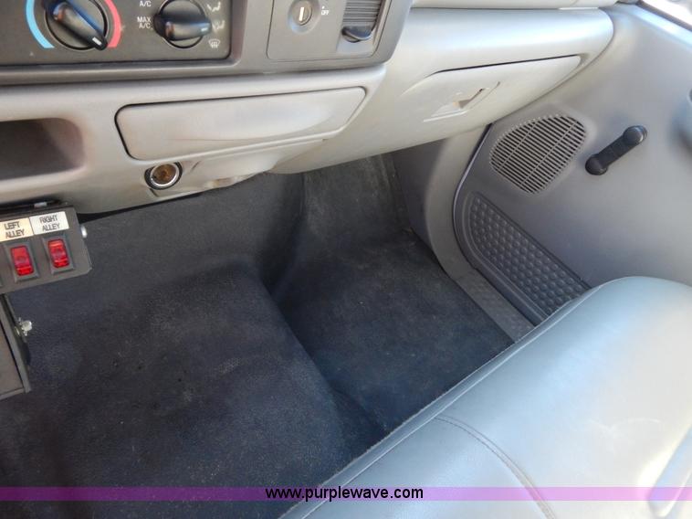 image for item H3885 2004 Ford F550 utility truck