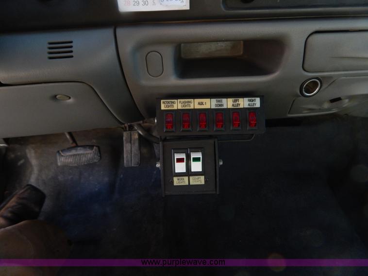 image for item H3885 2004 Ford F550 utility truck